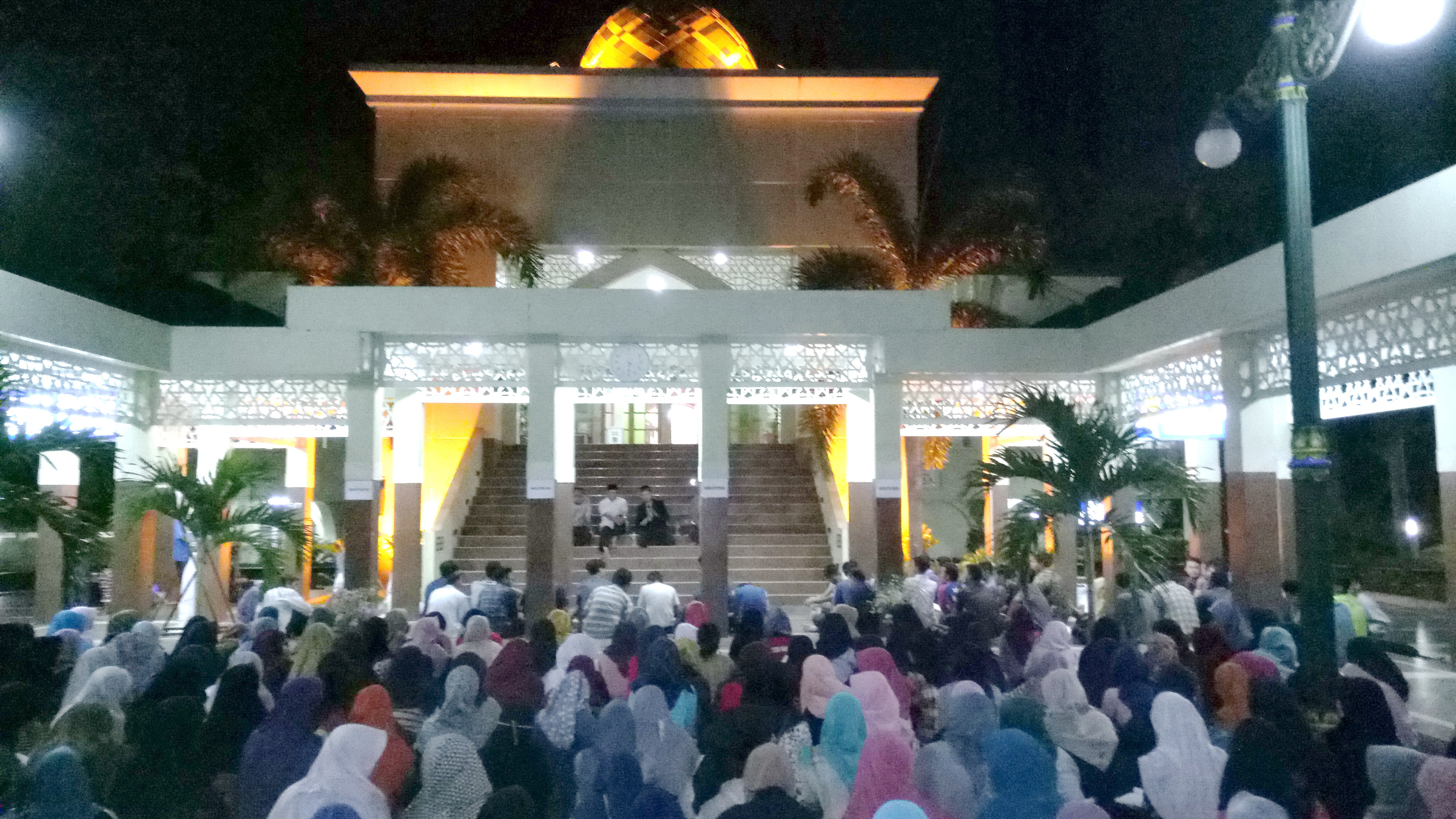 Universitas Negeri Semarang Unnes Selasa malam 23 5 Dengan penuh antusias mereka mengikuti kegiatan perdana dalam rangkaian gelaran Ramadhan